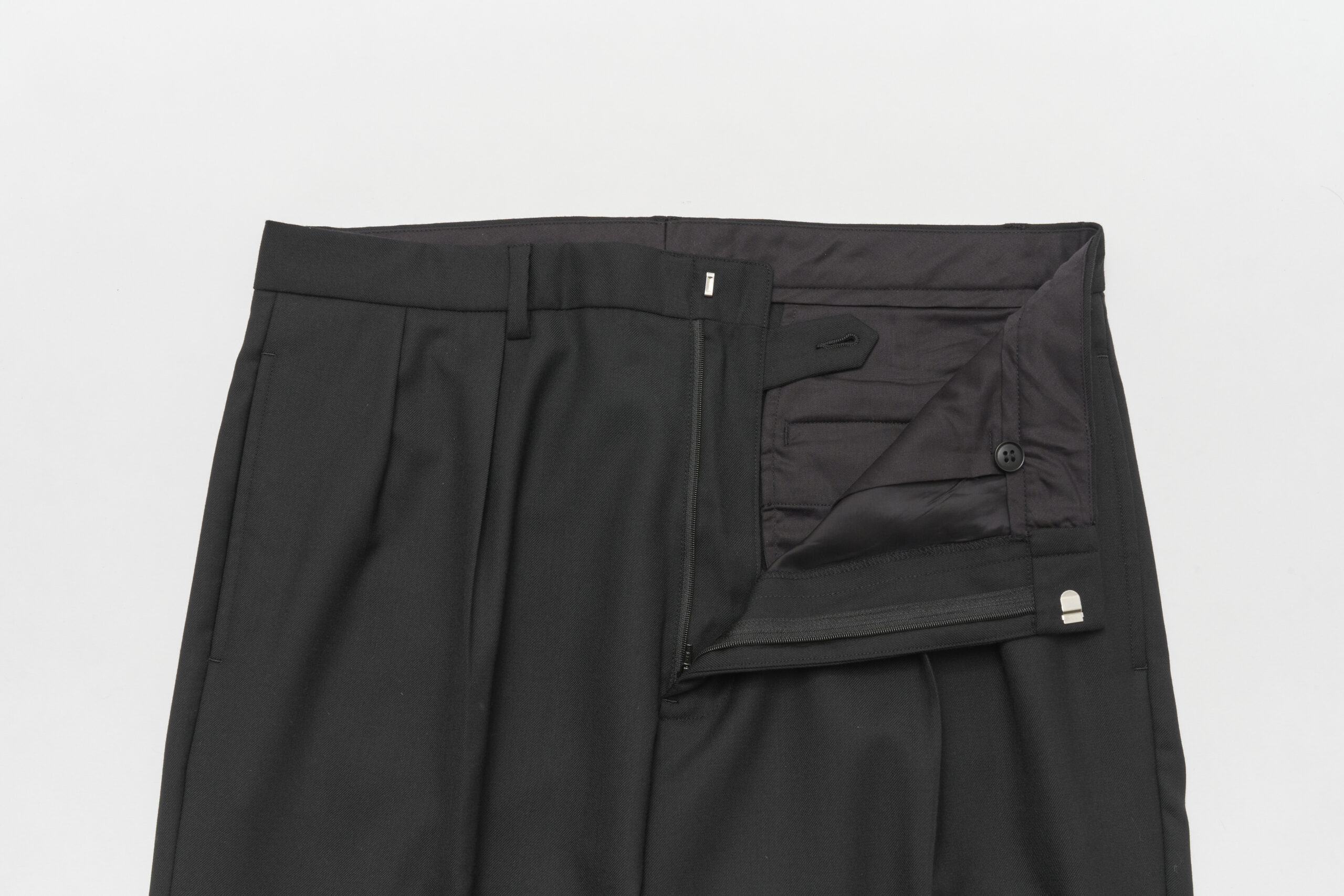 LE 2TUCK WOOL PATNSの写真